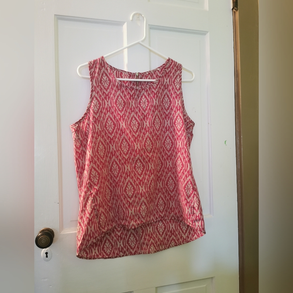 Coral and white diamond patterned sleeveless top